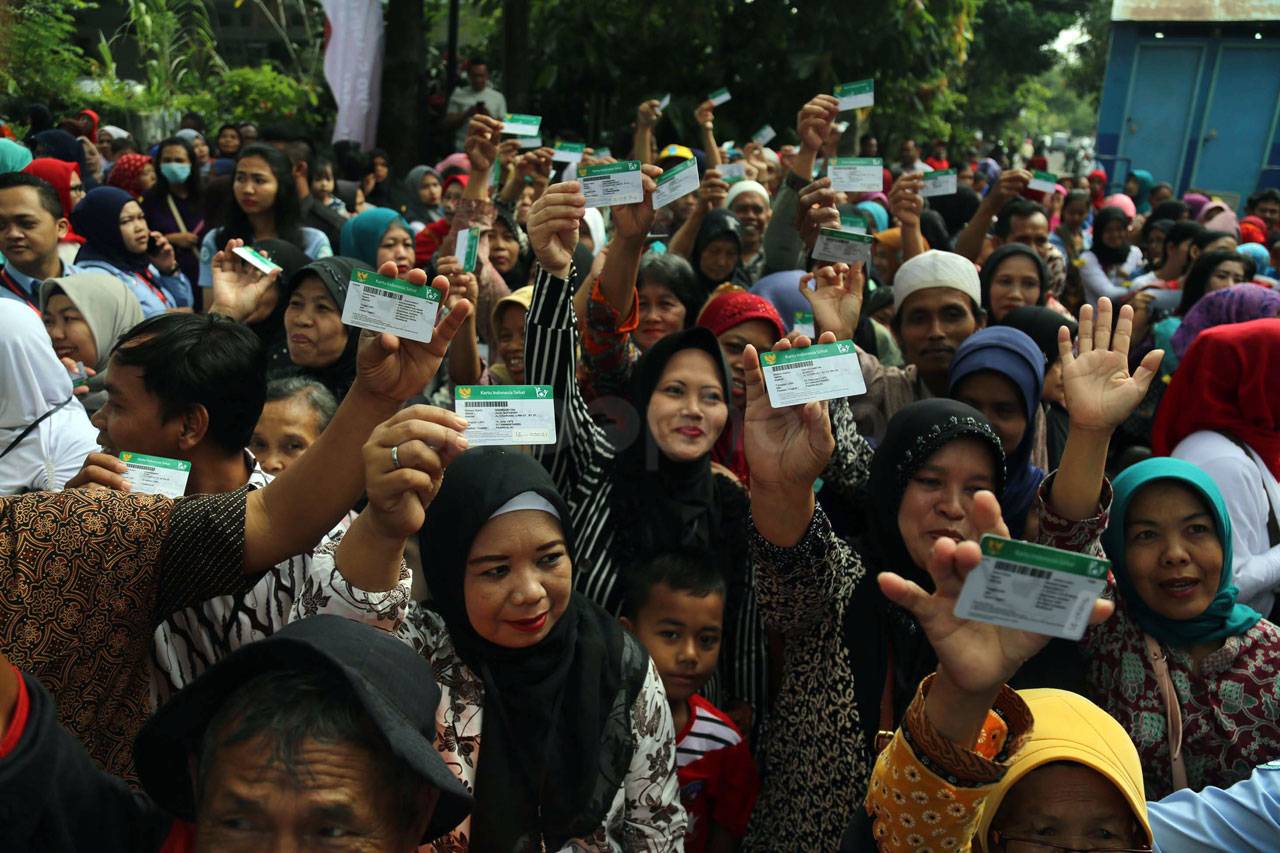 Presiden Jokowi Bagikan...