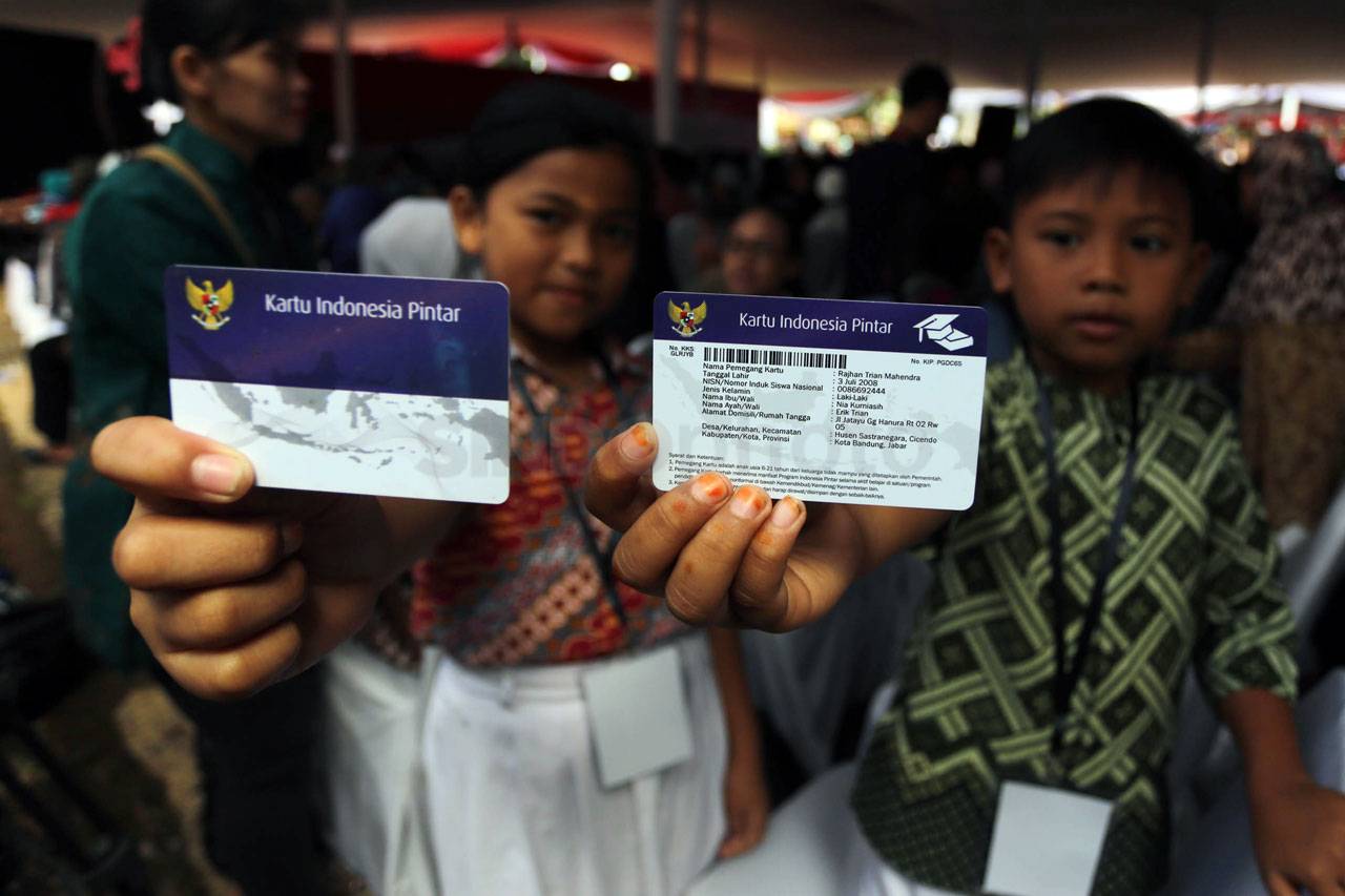 Presiden Jokowi Bagikan...