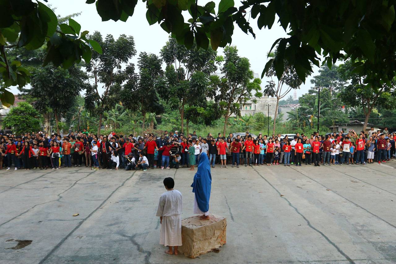 Tablo Jalan Salib di...