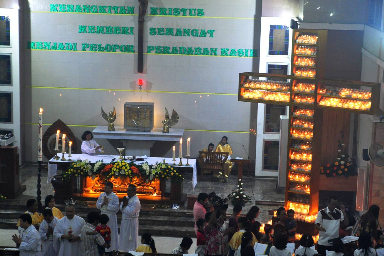 Salib dari 2017 Lilin...