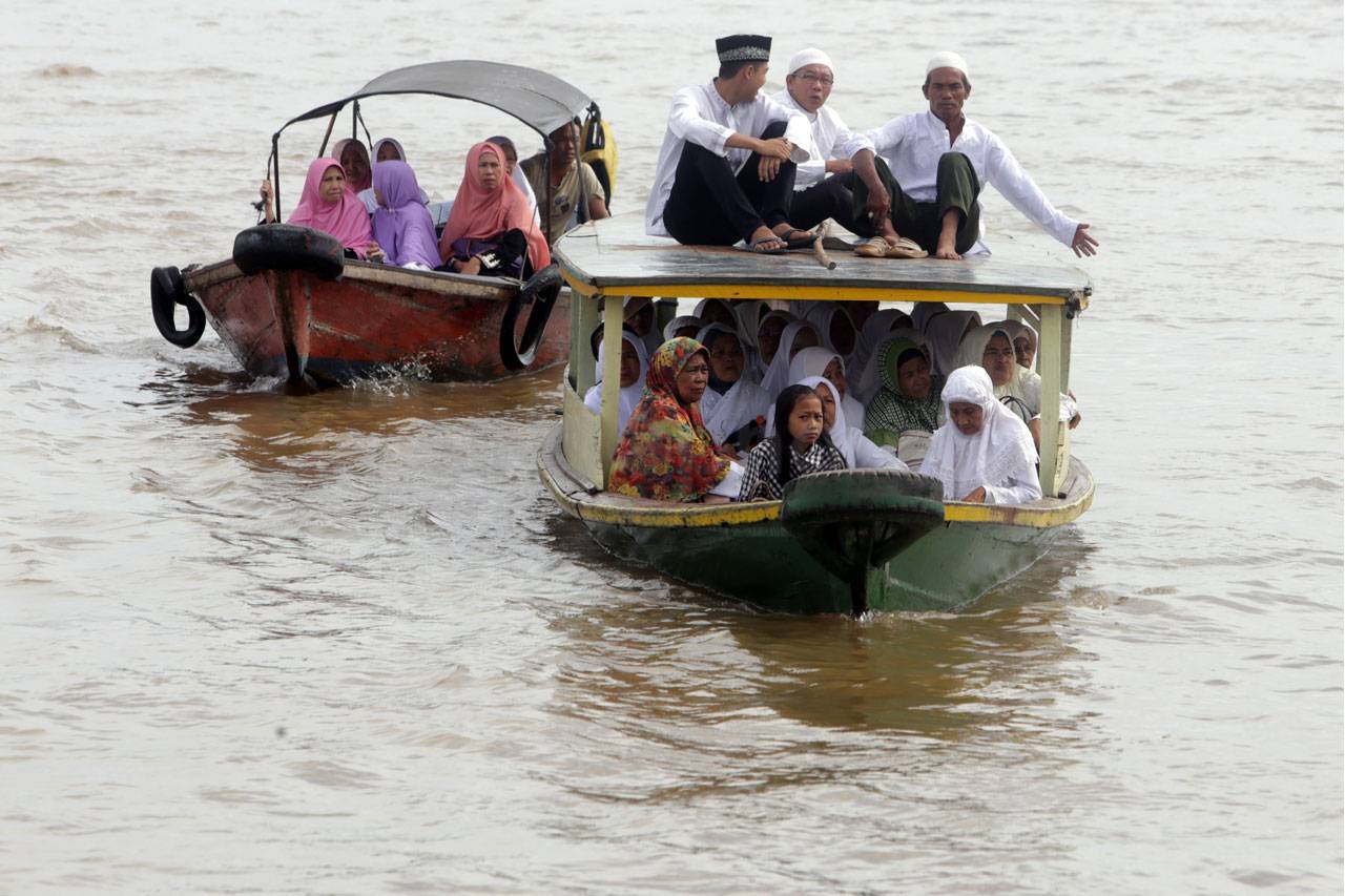 Ribuan Umat Muslim Hadiri...