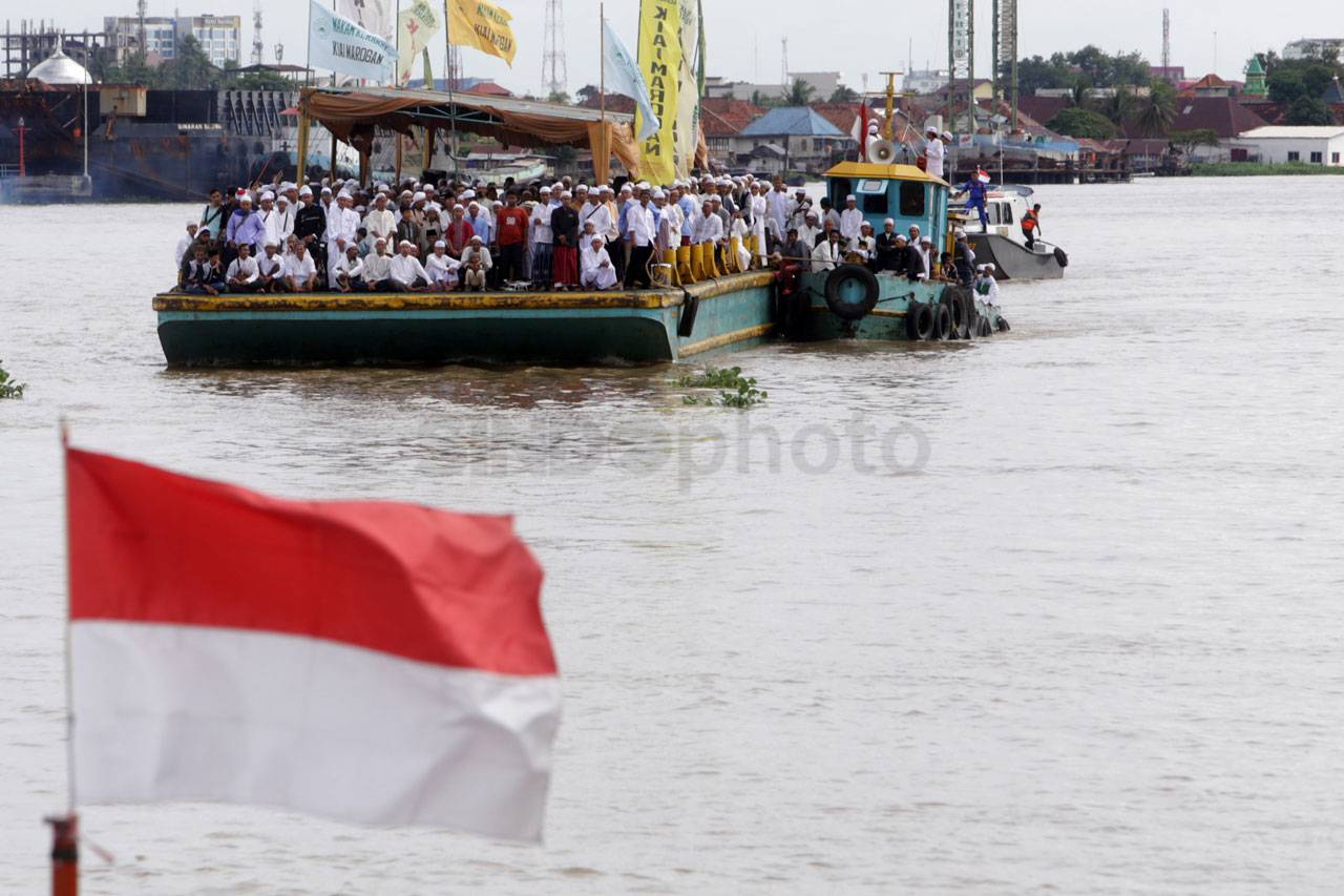 Ribuan Umat Muslim Hadiri...