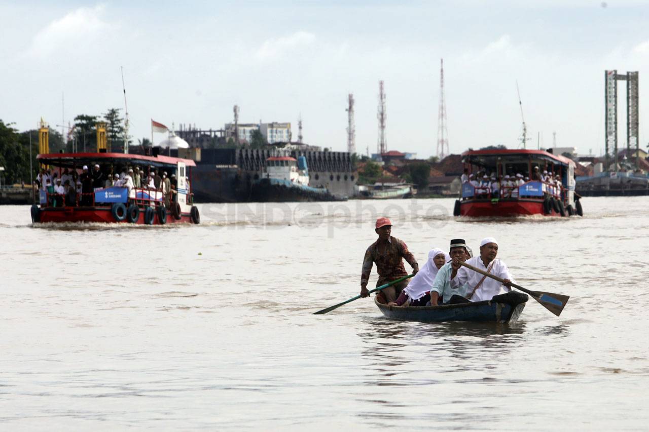 Ribuan Umat Muslim Hadiri...