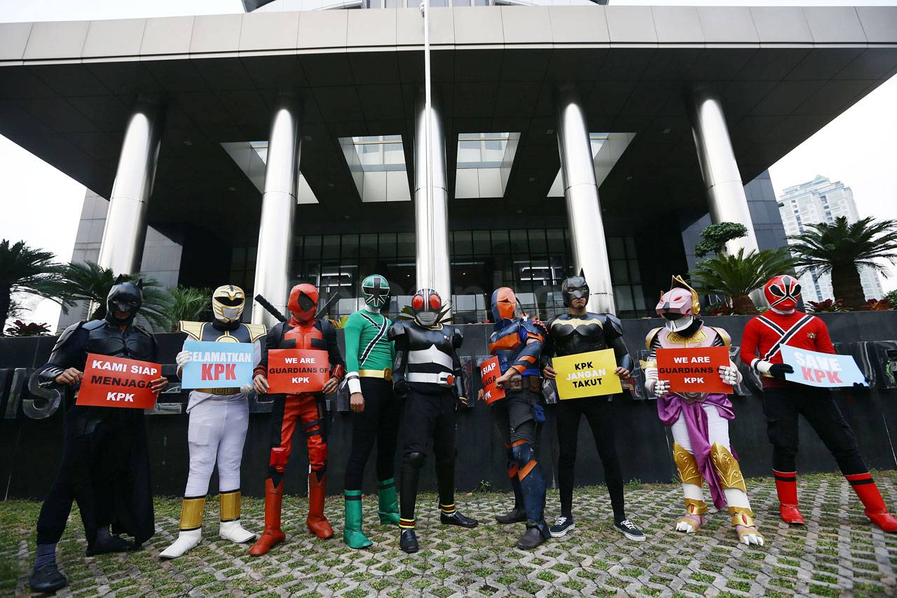 Aksi Super Hero Dukung...