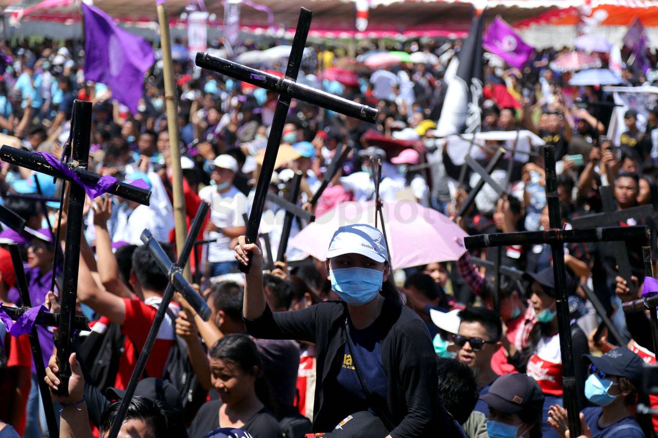 Pawai Salib di Bitung...