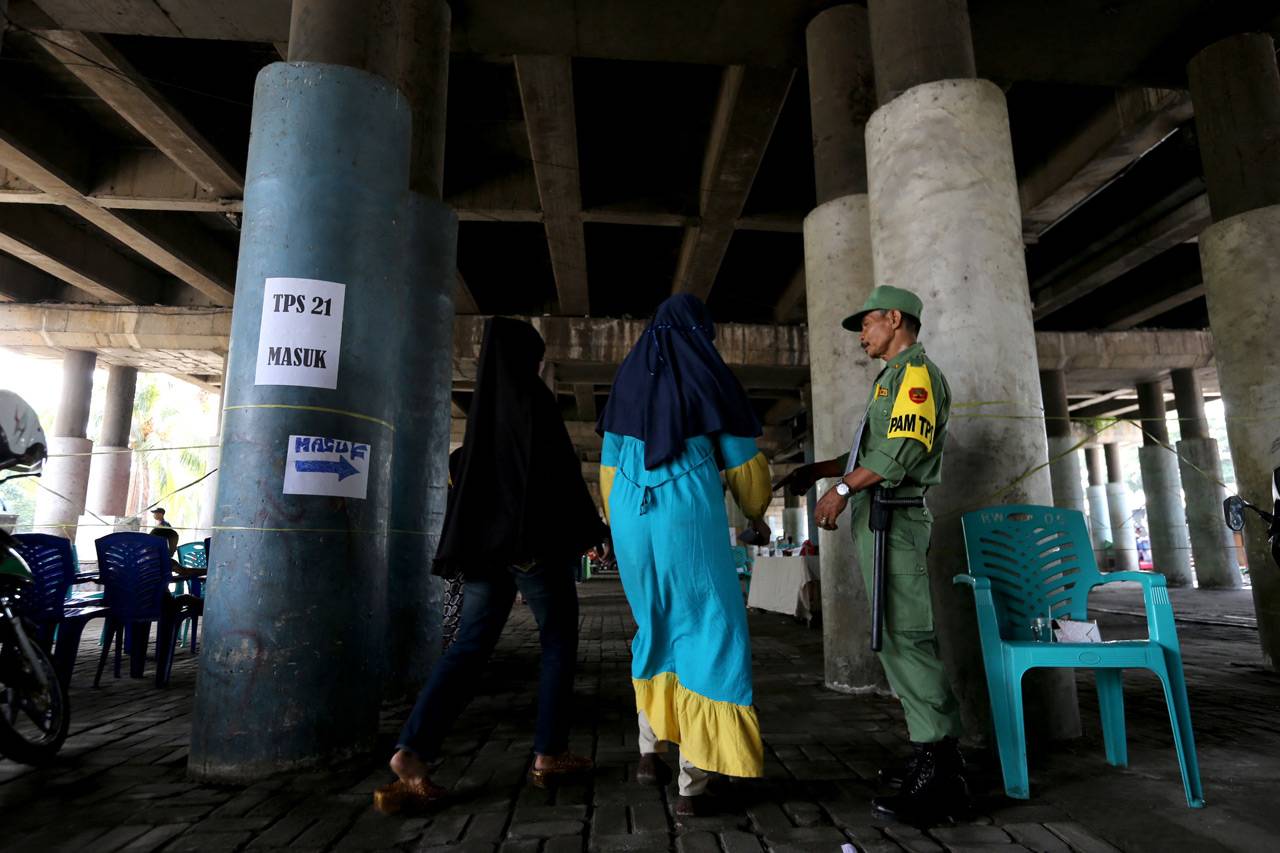 Antusias Warga di TPS...