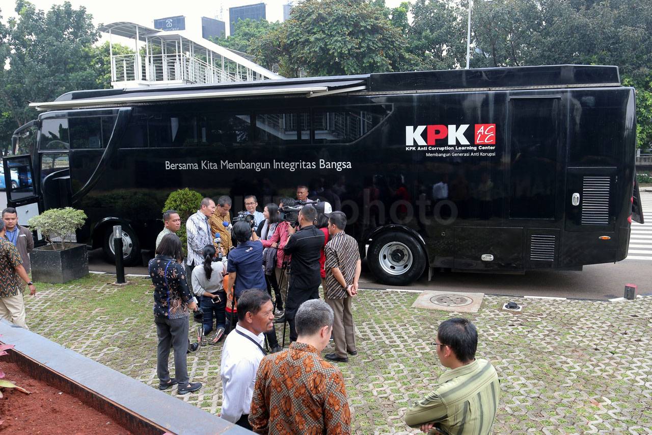 KPK Luncurkan Mobil...