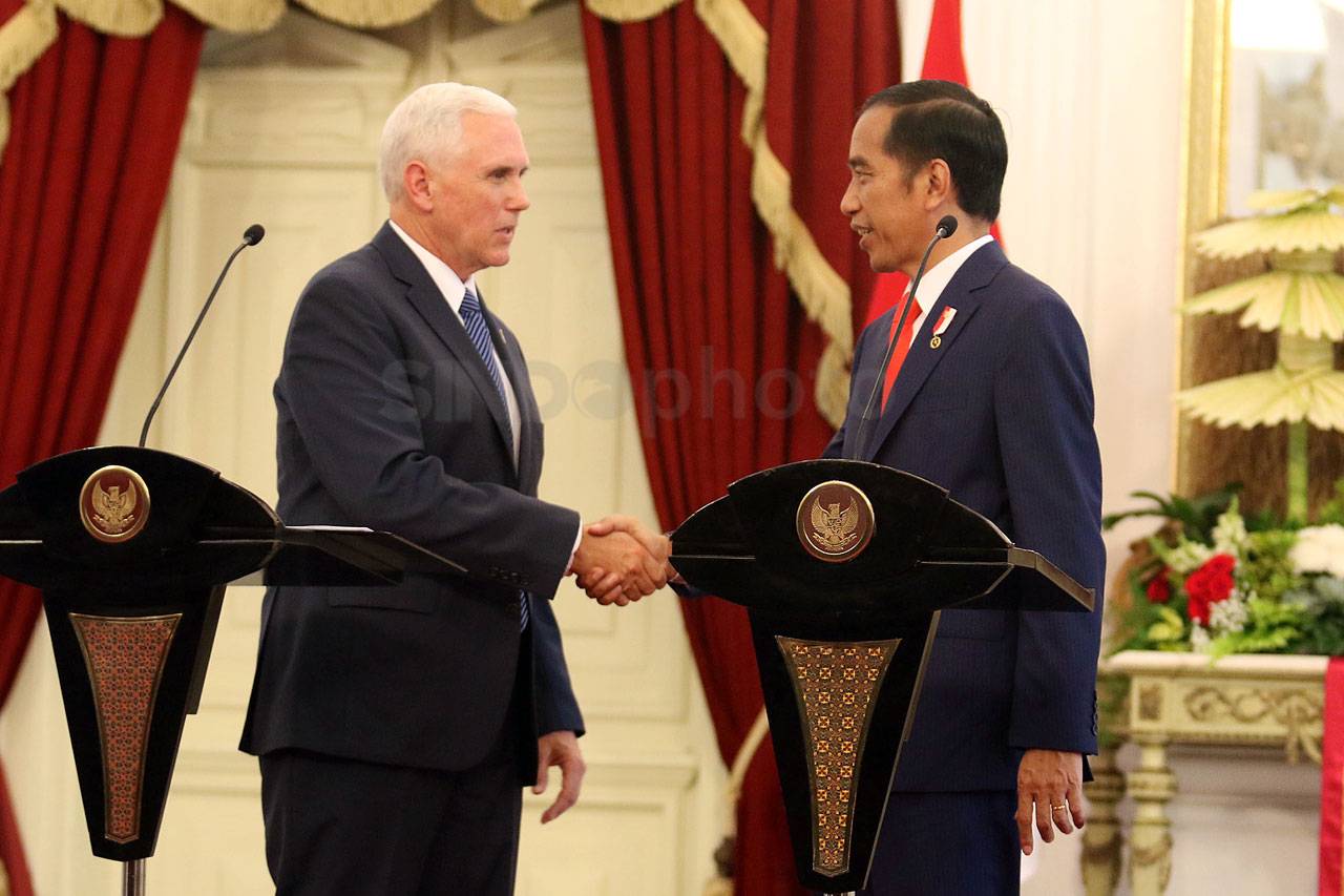 Presiden Jokowi Terima...