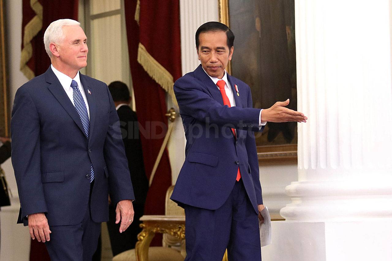 Presiden Jokowi Terima...
