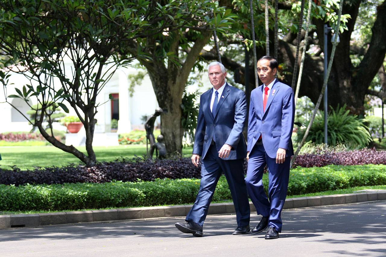 Presiden Jokowi Terima...