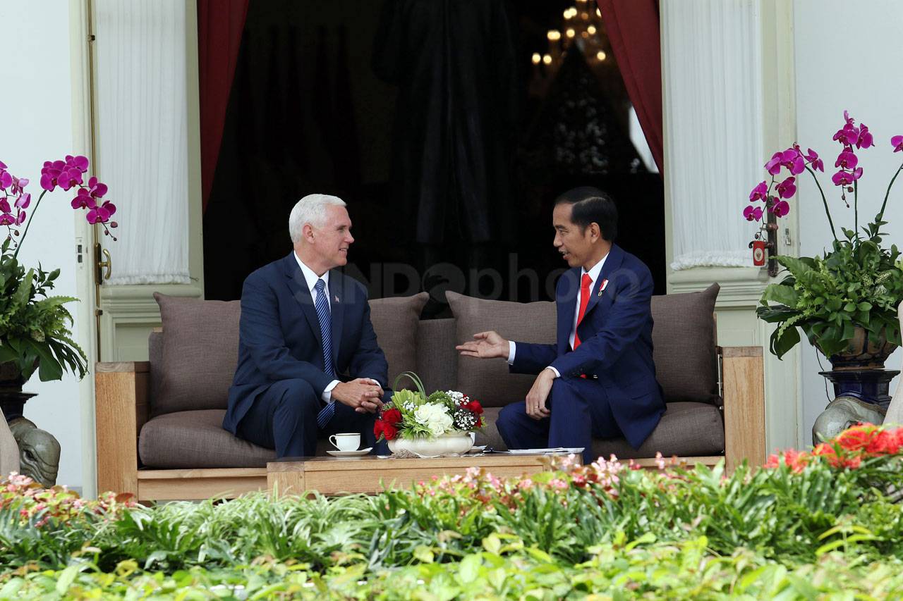 Presiden Jokowi Terima...