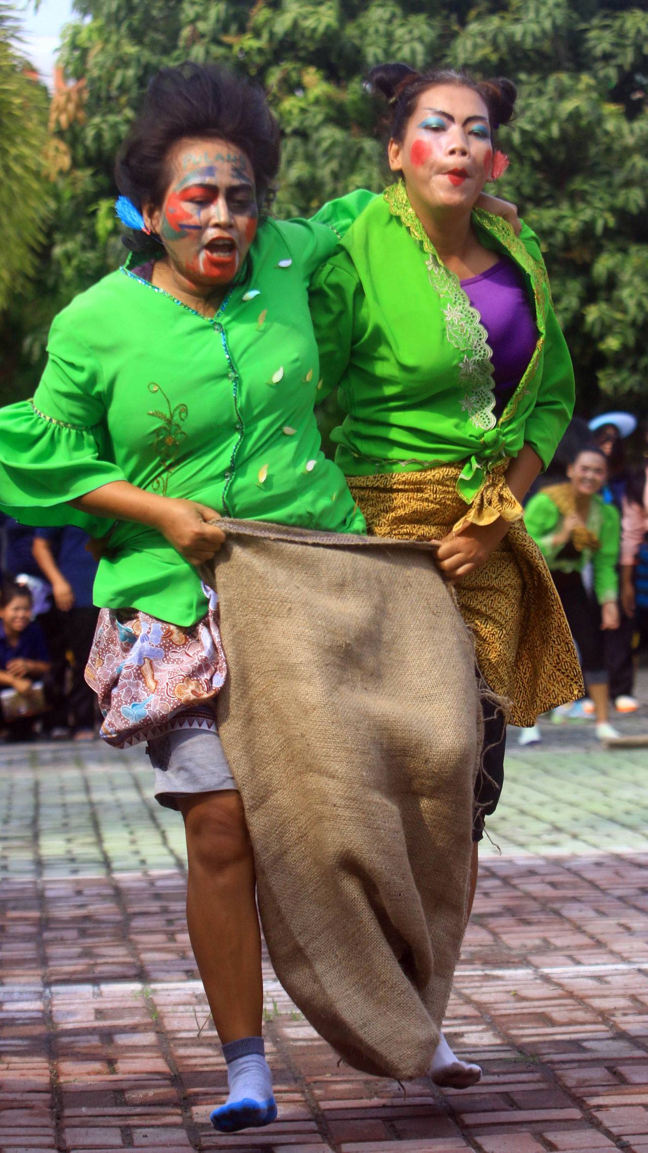 Peringati Hari Kartini,...