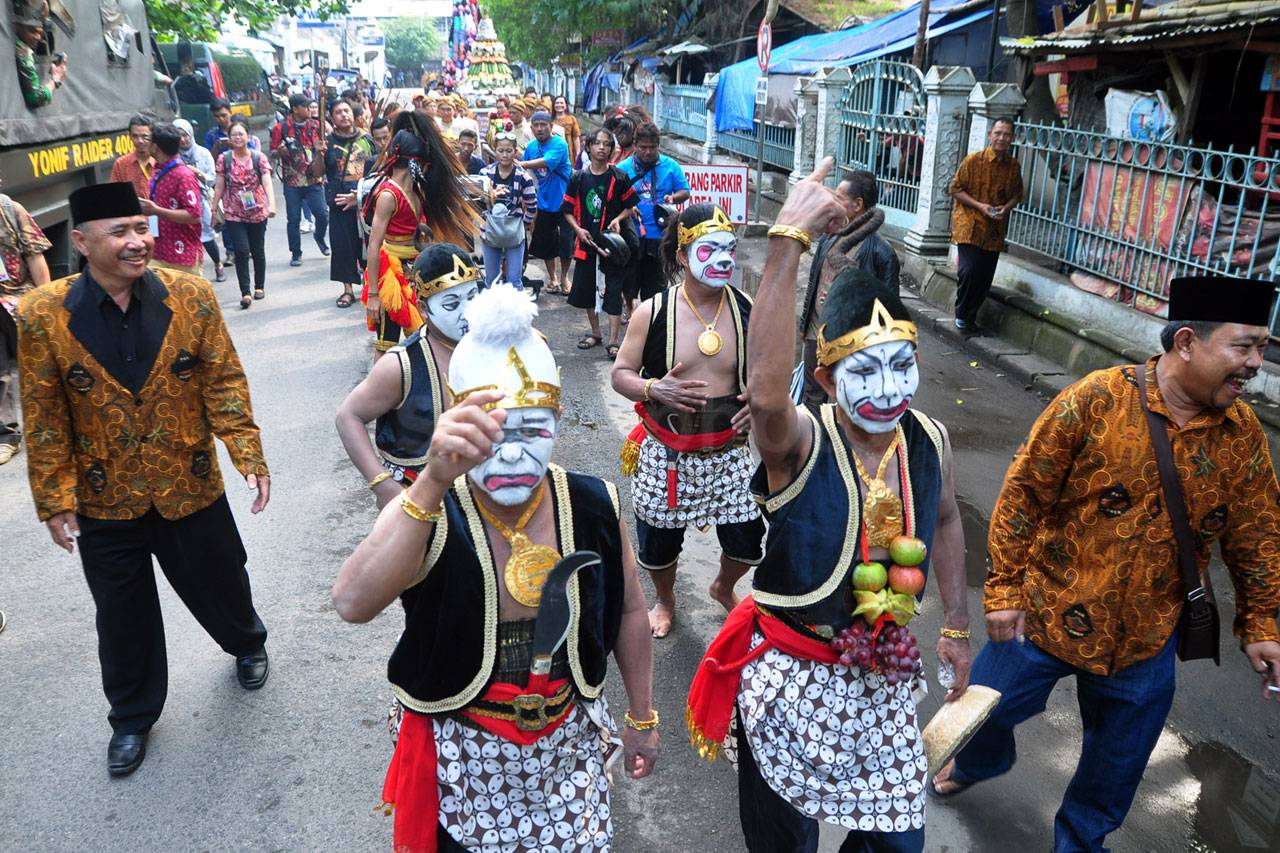 Kirab Boyongan Pedagang...