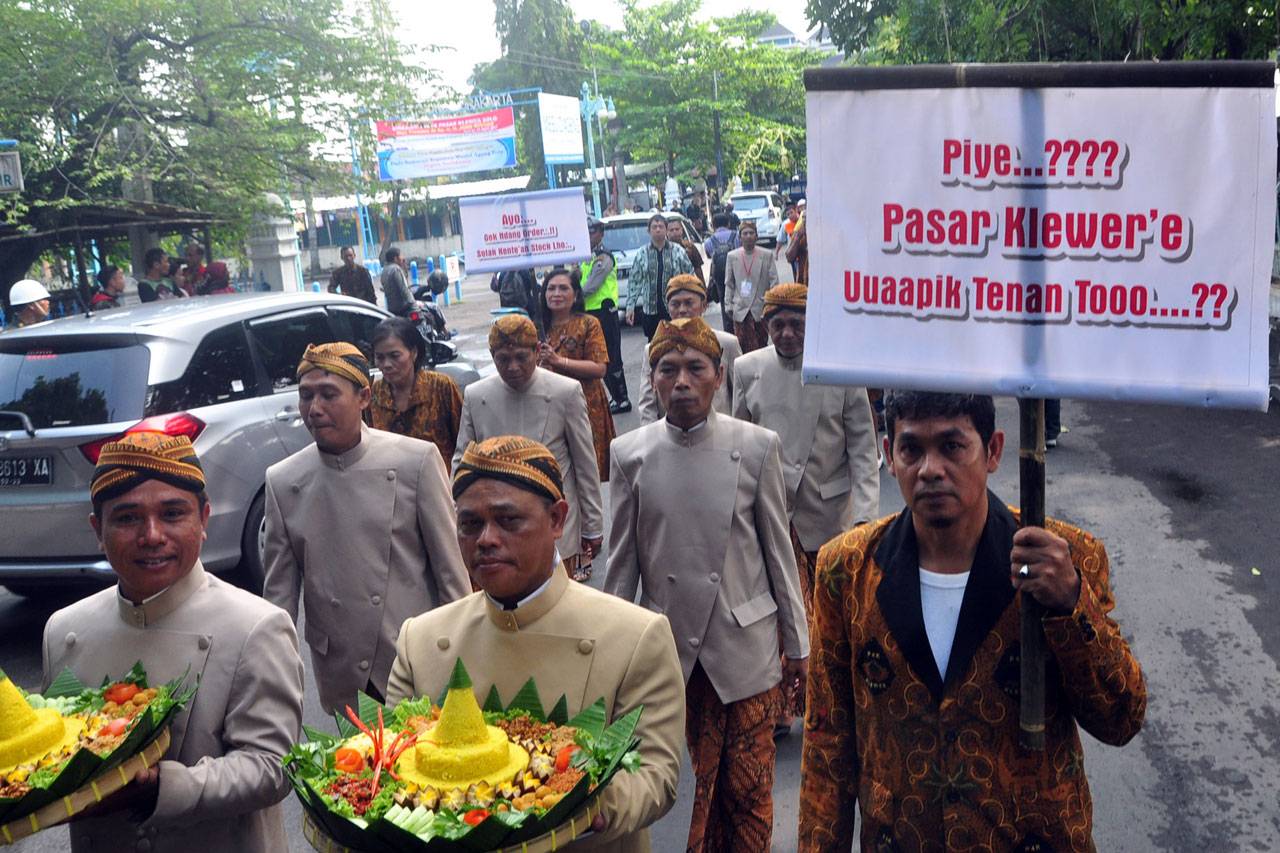 Kirab Boyongan Pedagang...