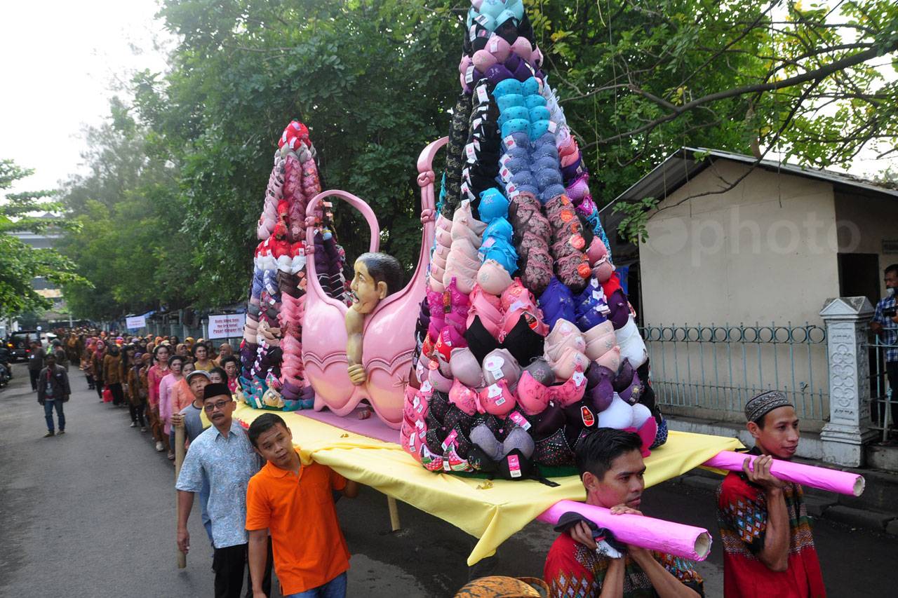 Kirab Boyongan Pedagang...