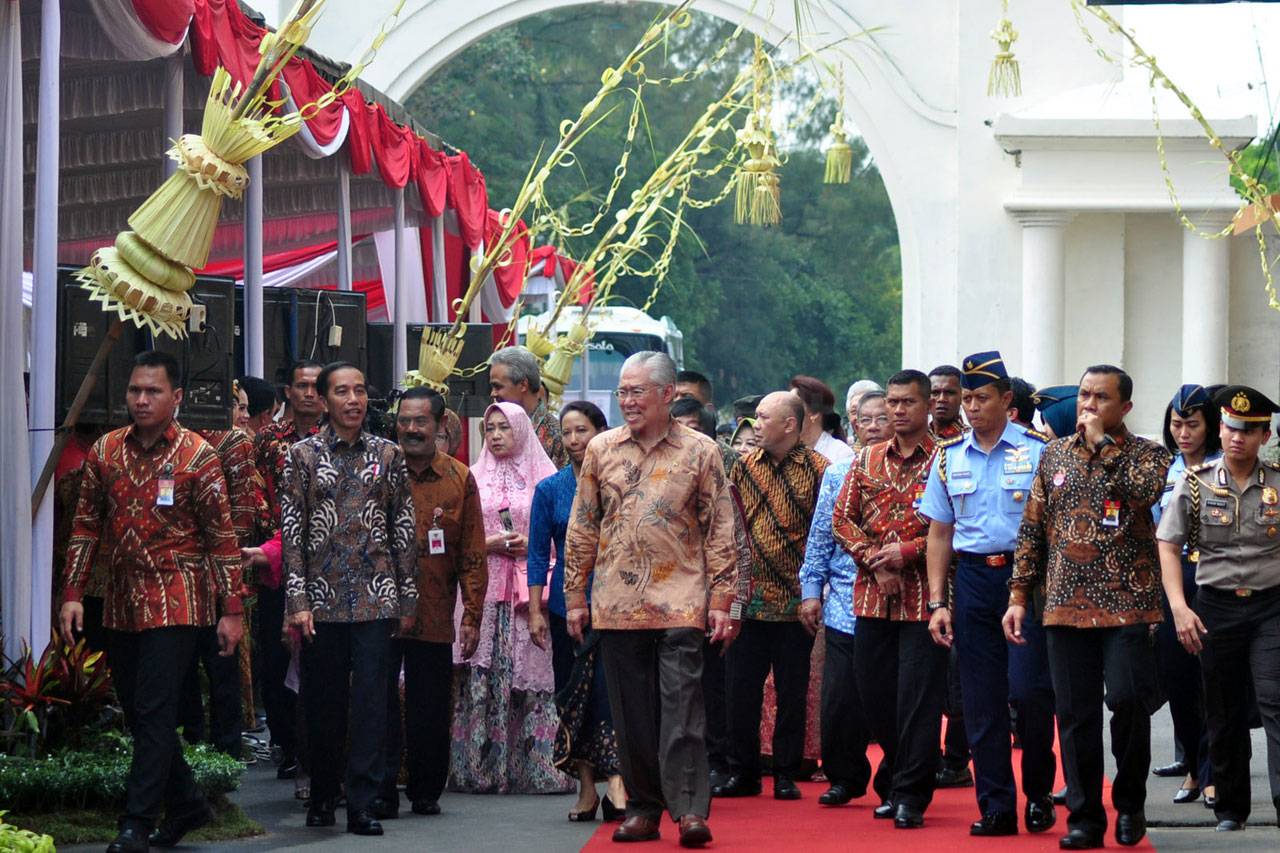 Presiden Jokowi Resmikan...