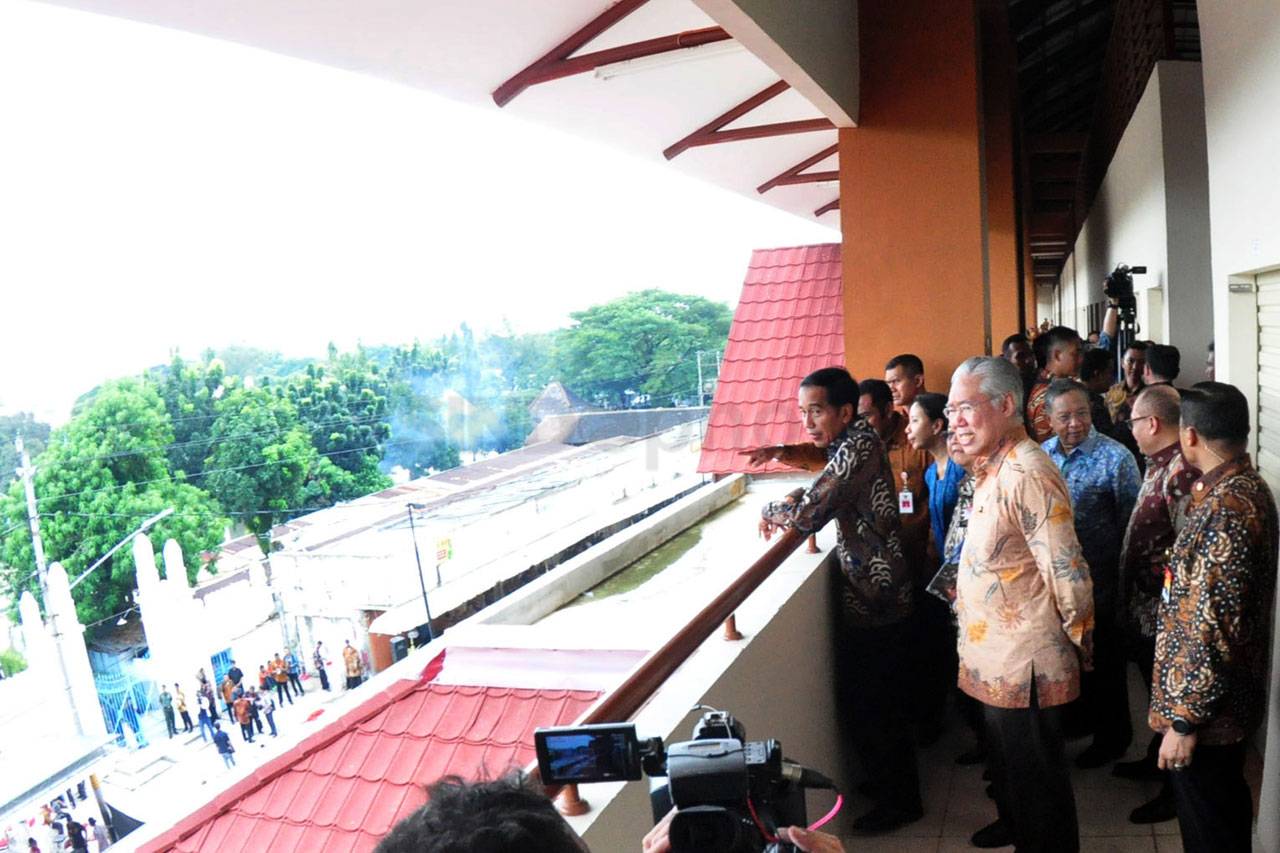 Presiden Jokowi Resmikan...