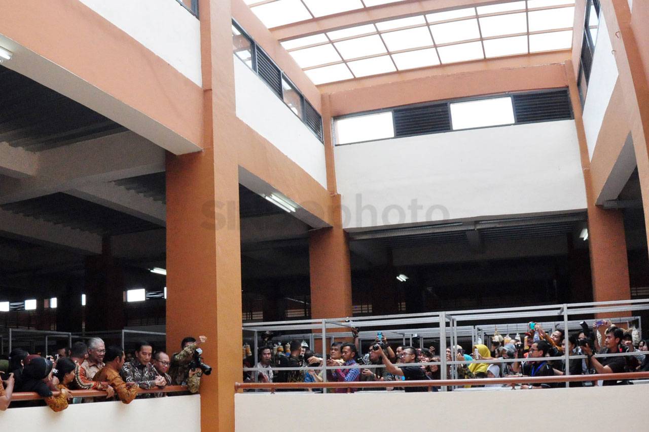 Presiden Jokowi Resmikan...