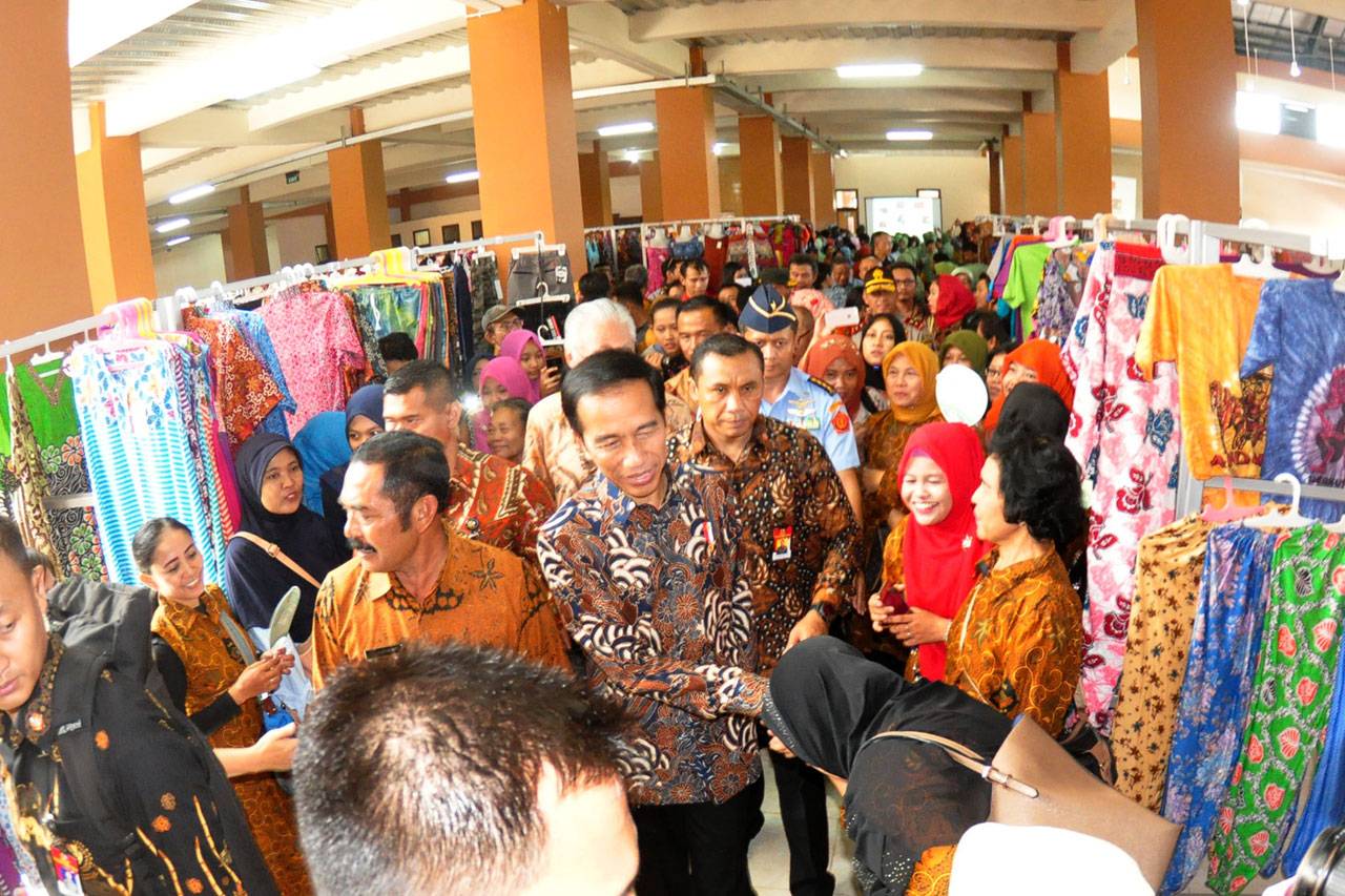 Presiden Jokowi Resmikan...