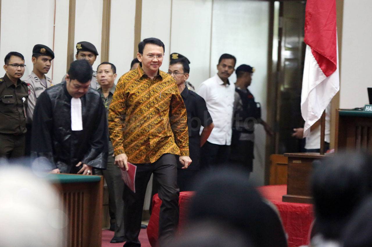 Ahok Bacakan Nota Pembelaan