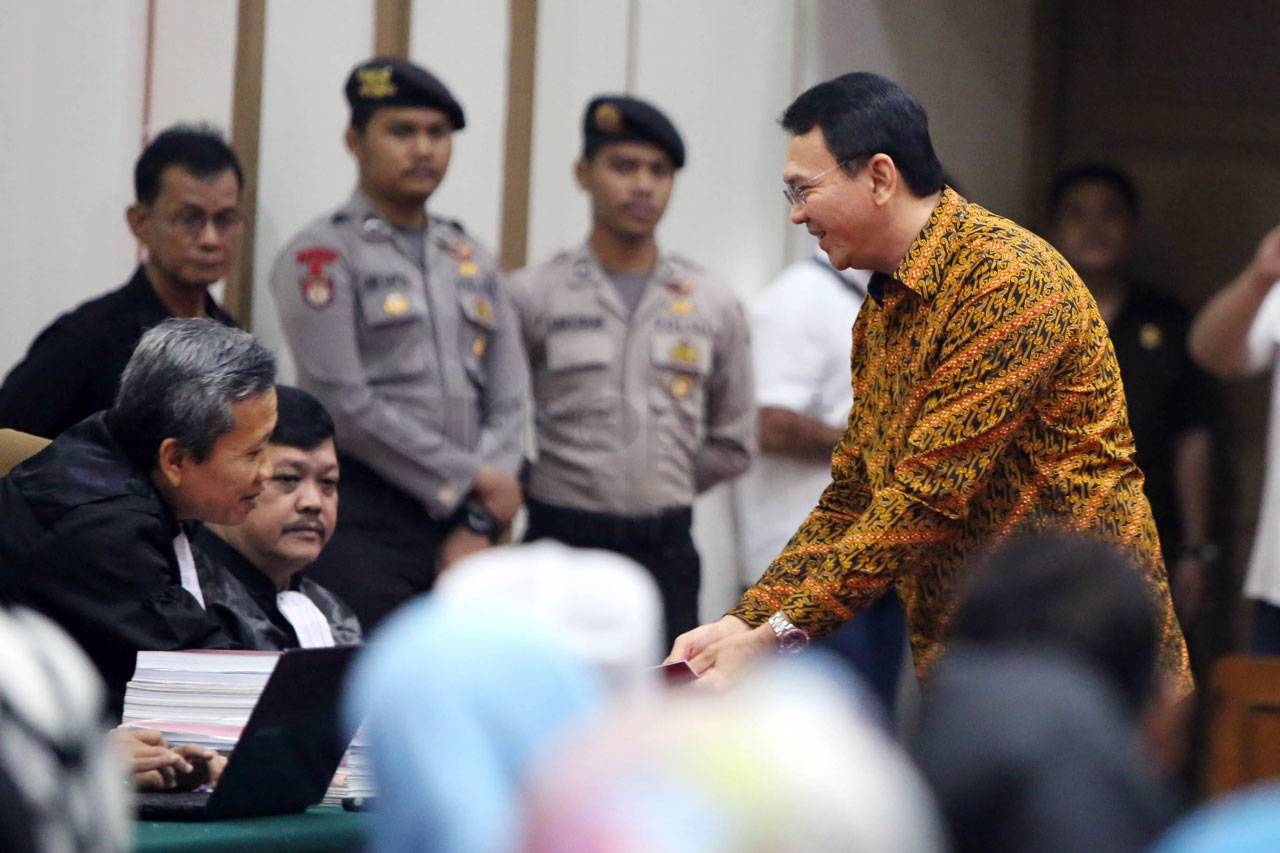 Ahok Bacakan Nota Pembelaan