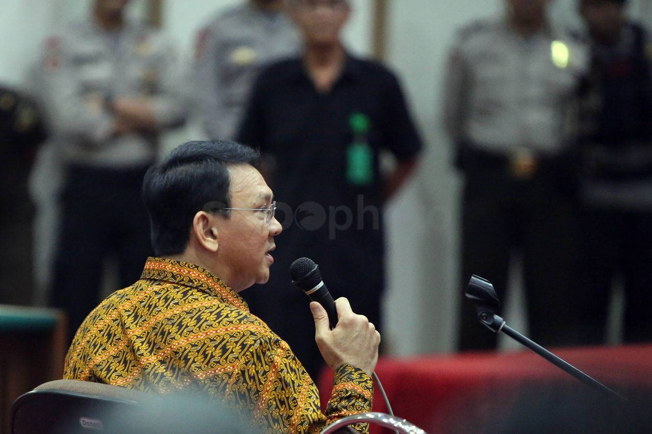 Ahok Bacakan Nota Pembelaan