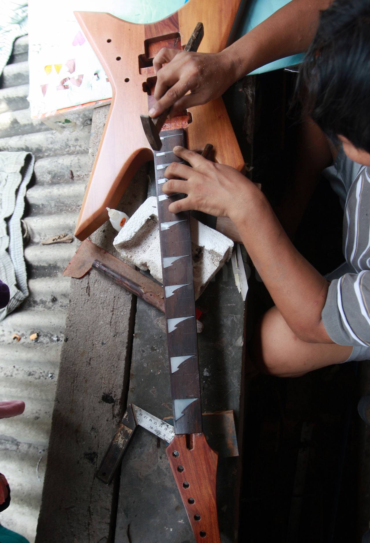 Industri Gitar Rumahan...