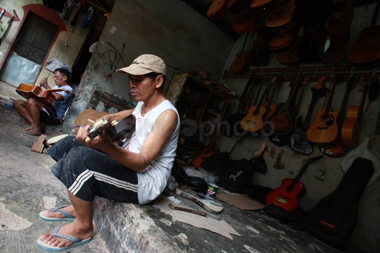 Industri Gitar Rumahan...