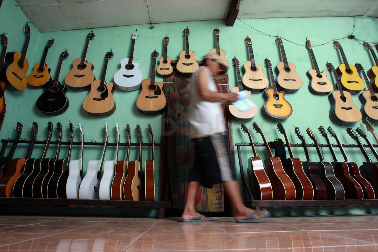 Industri Gitar Rumahan...