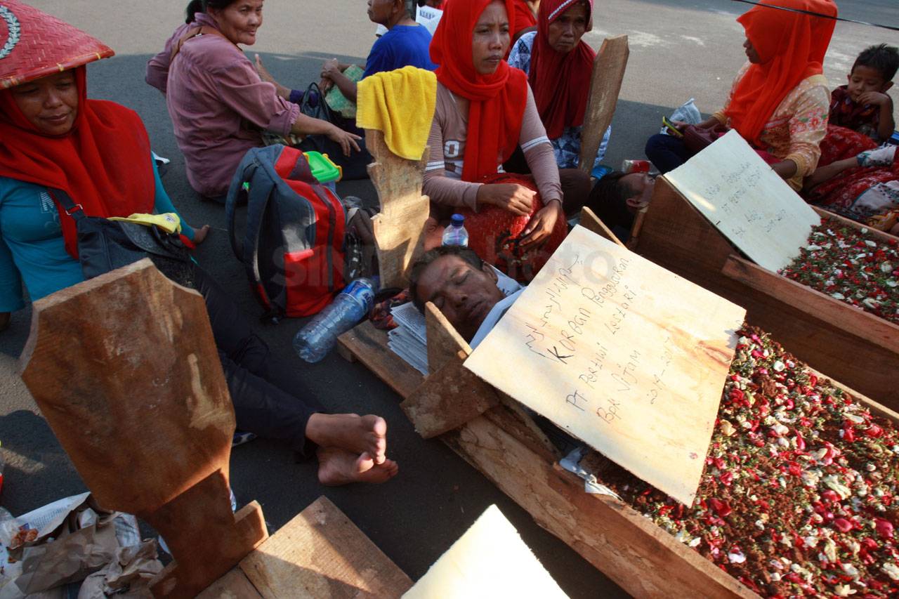 Petani Karawang Gelar...