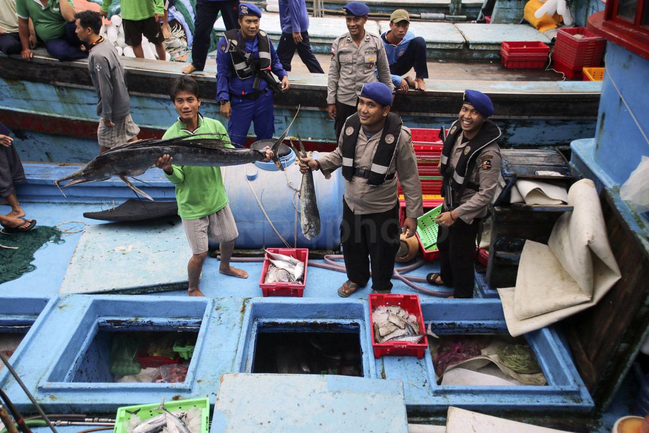 Polair Polda Kepri Tangkap...