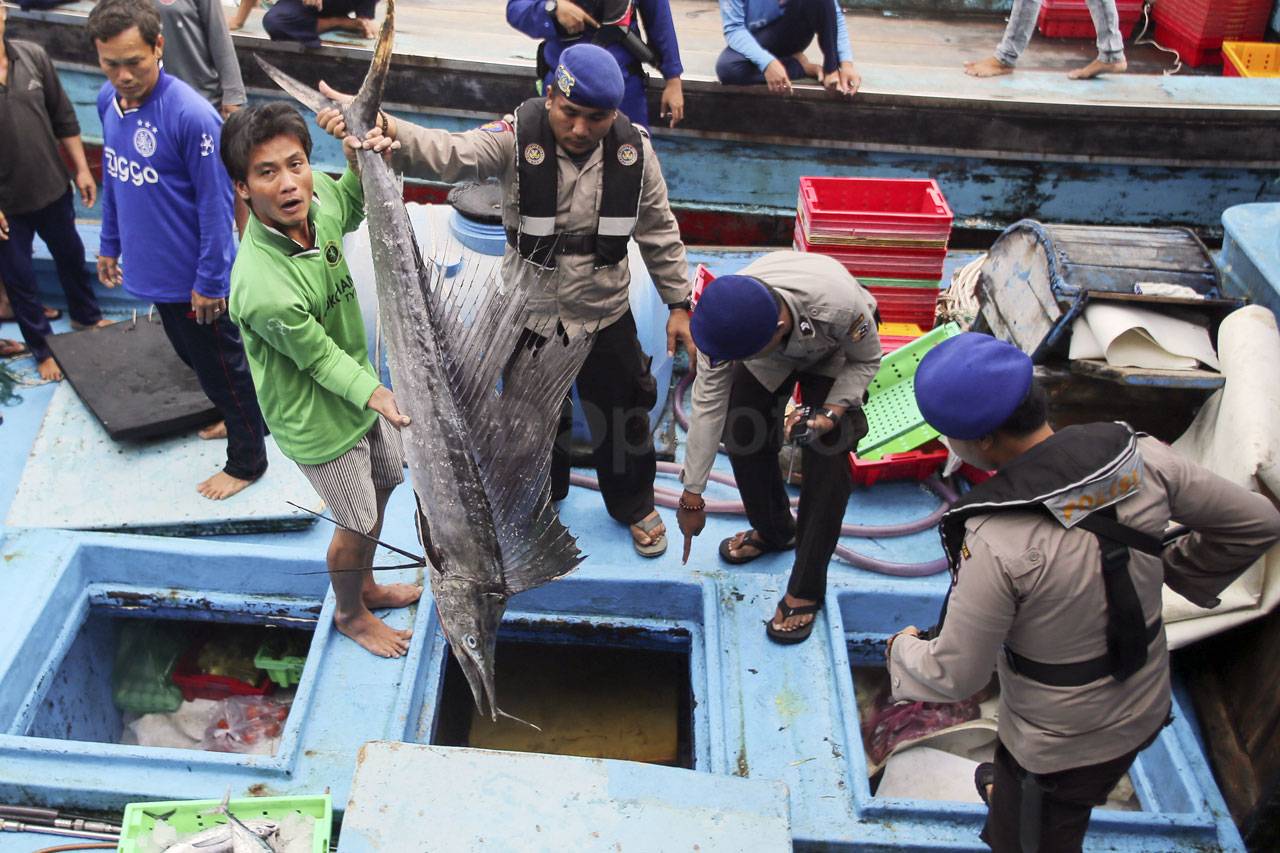 Polair Polda Kepri Tangkap...