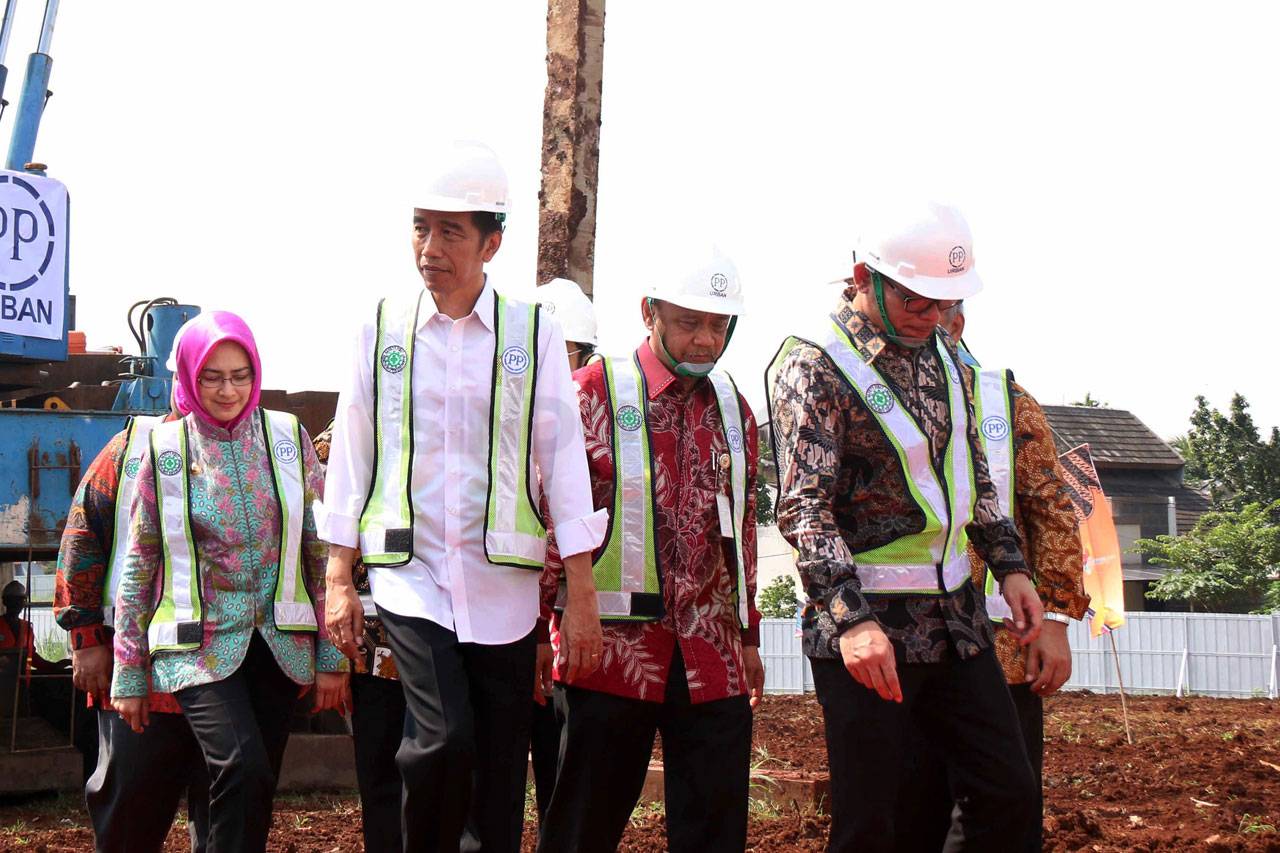 Presiden Jokowi Resmikan...
