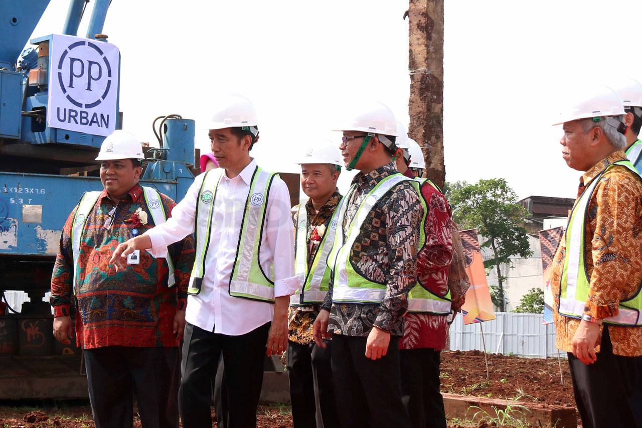 Presiden Jokowi Resmikan...