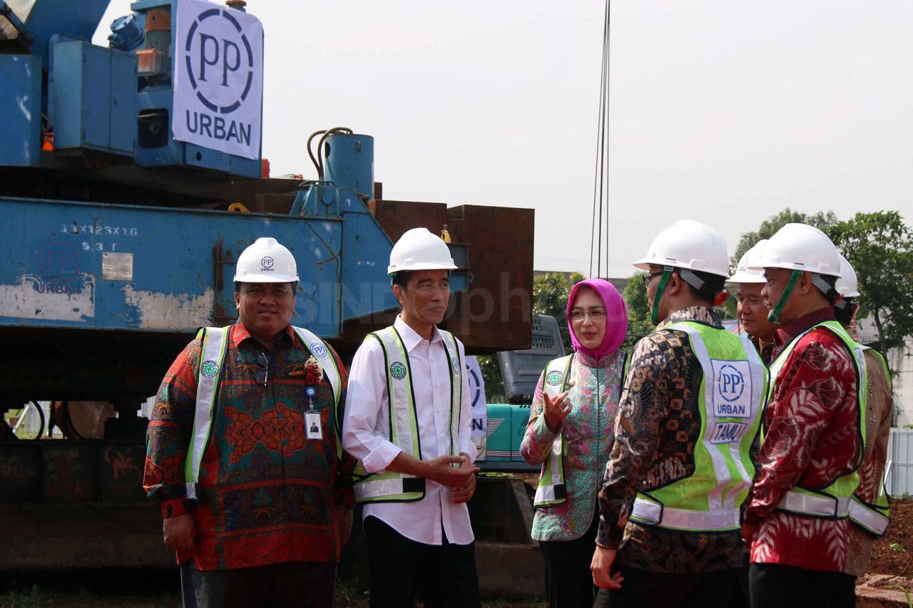 Presiden Jokowi Resmikan...