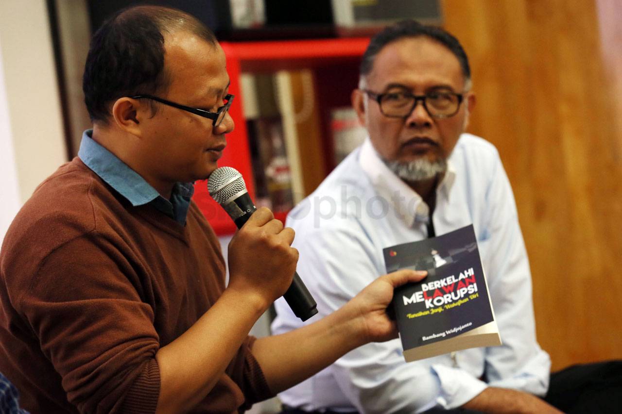 Bedah Buku Berkelahi...