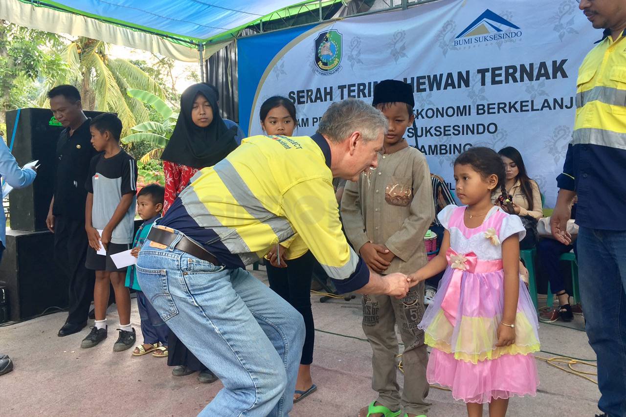 BSI Serahkan Bantuan...