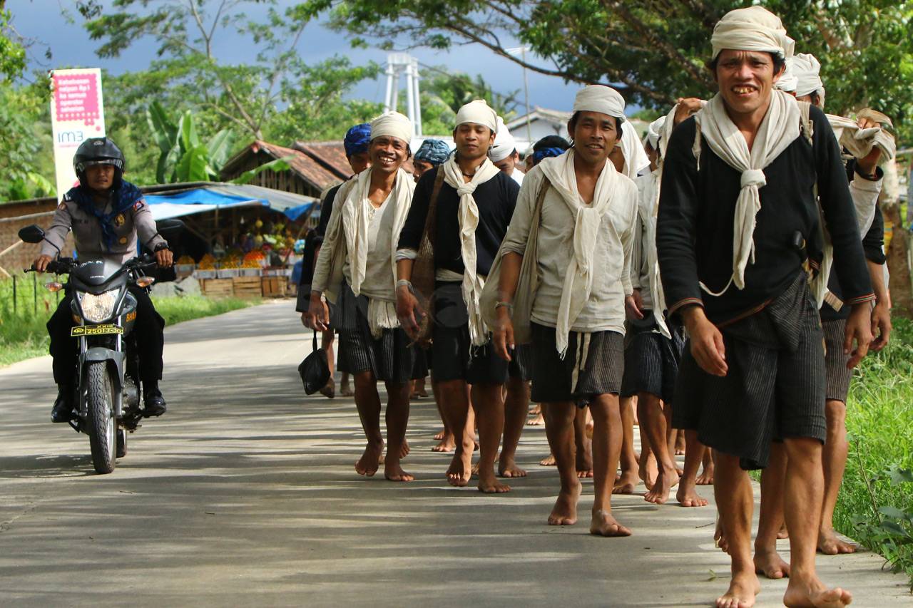 Masyarakat Baduy Jalan...