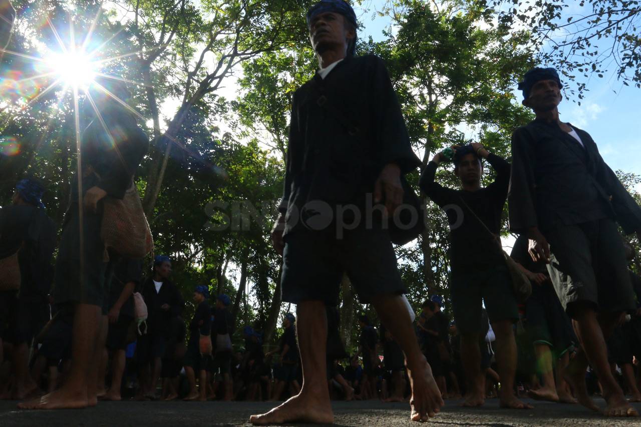 Masyarakat Baduy Jalan...