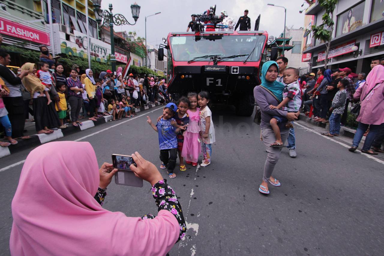 Warga Yogyakarta Antusias...