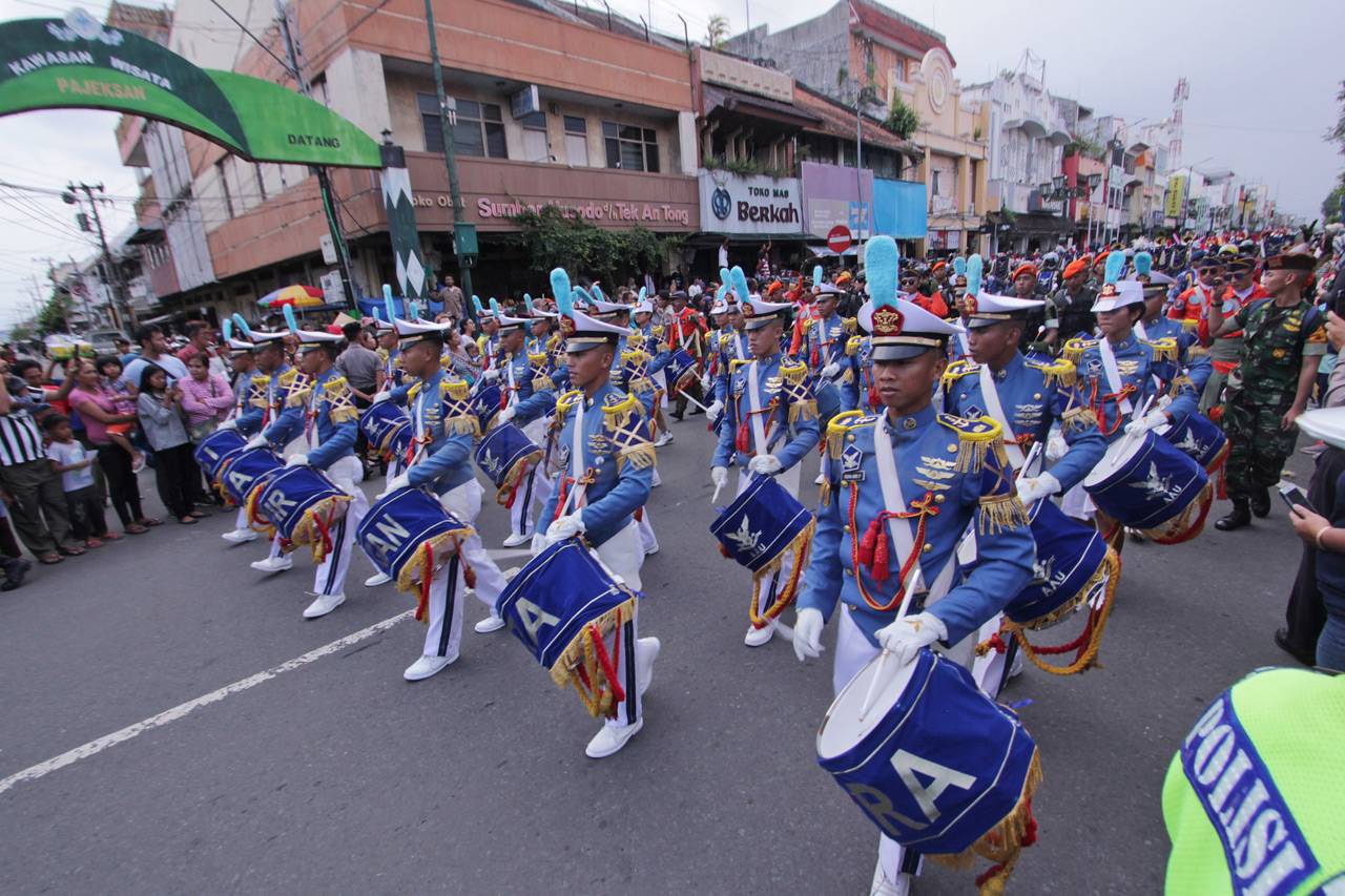 Warga Yogyakarta Antusias...