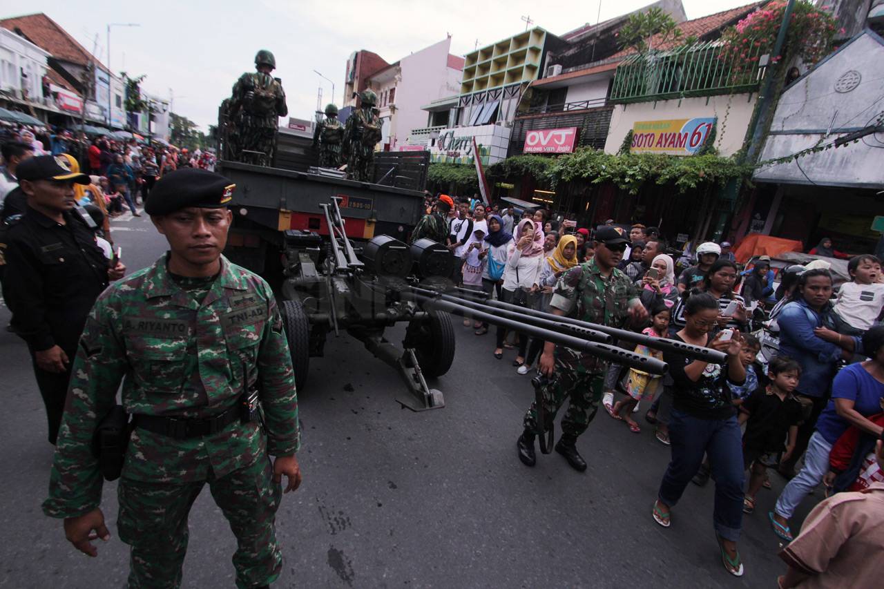 Warga Yogyakarta Antusias...
