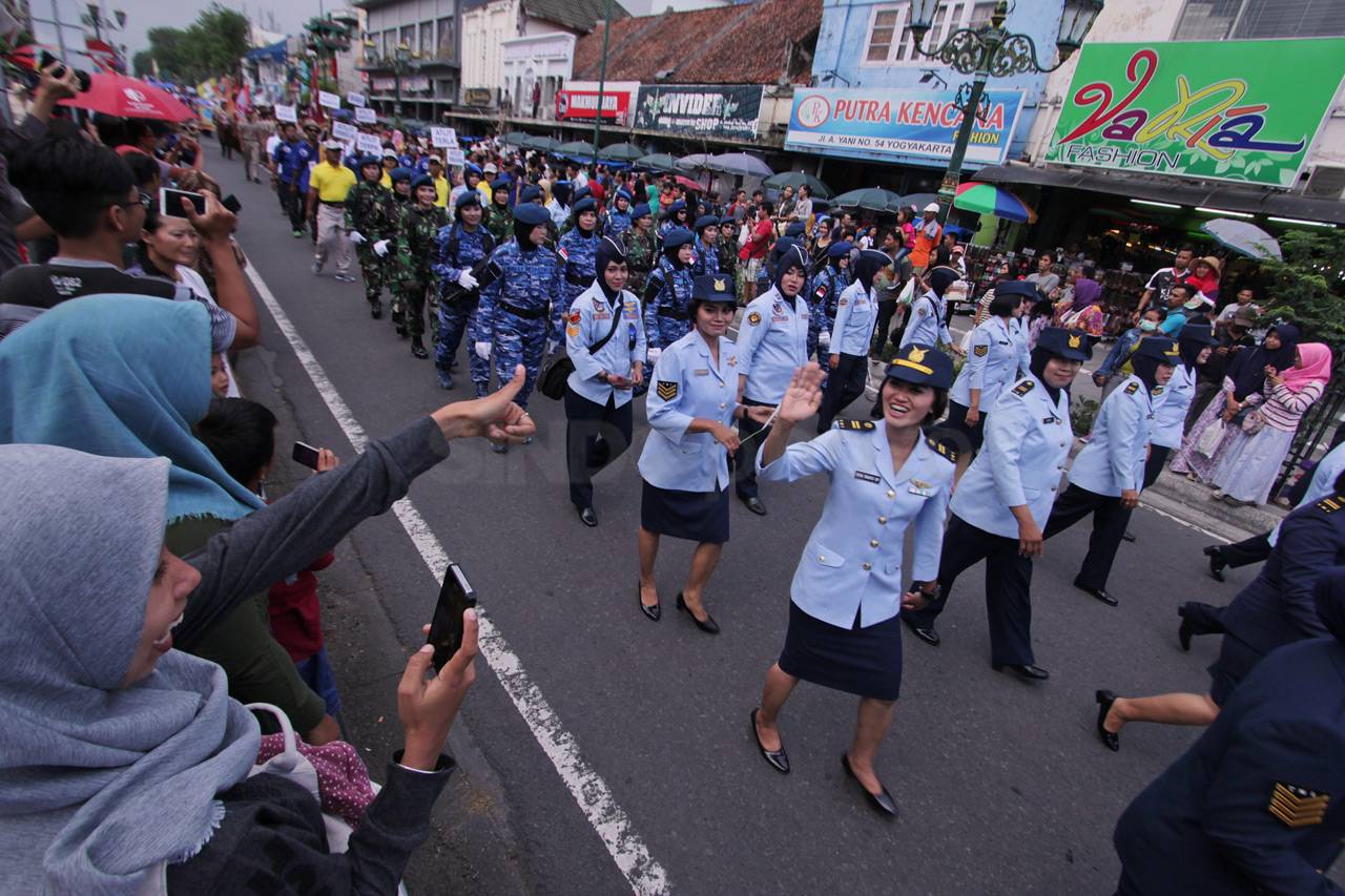 Warga Yogyakarta Antusias...