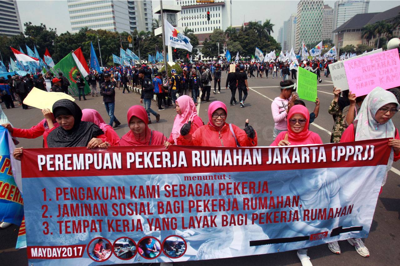 Ribuan Buruh Peringati...