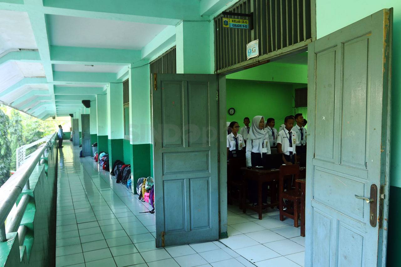 SMPN 227 Jakarta Laksanakan...