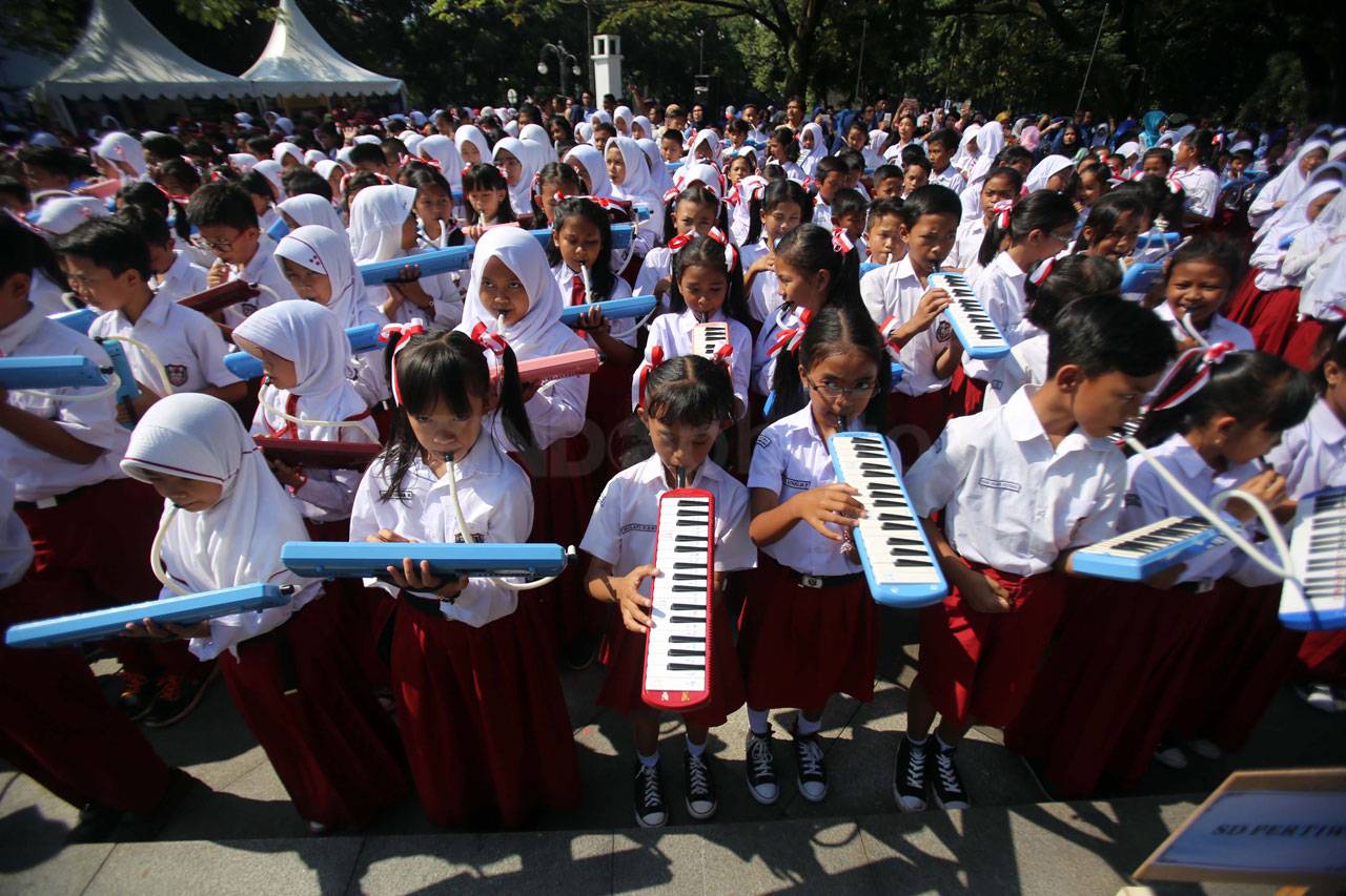 Peringati Hardiknas,...