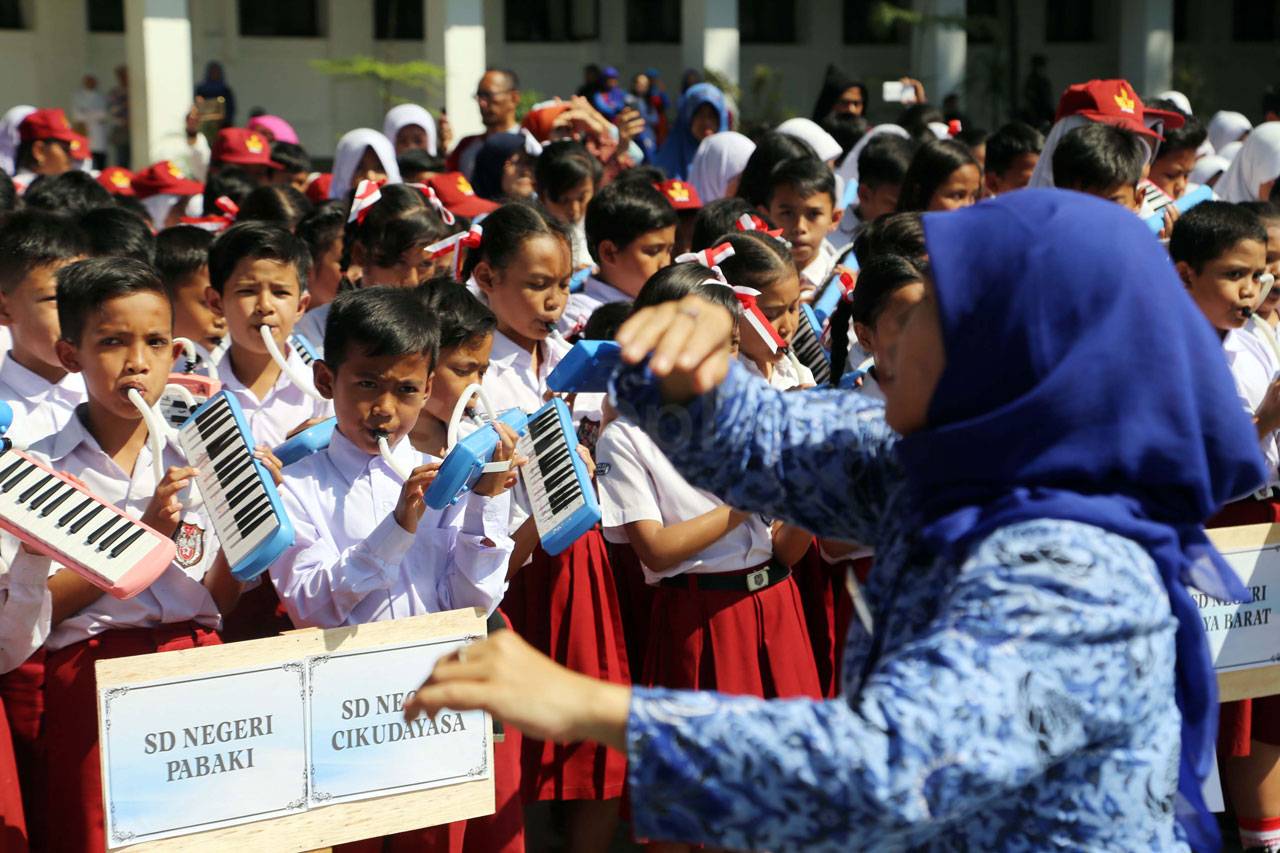 Peringati Hardiknas,...