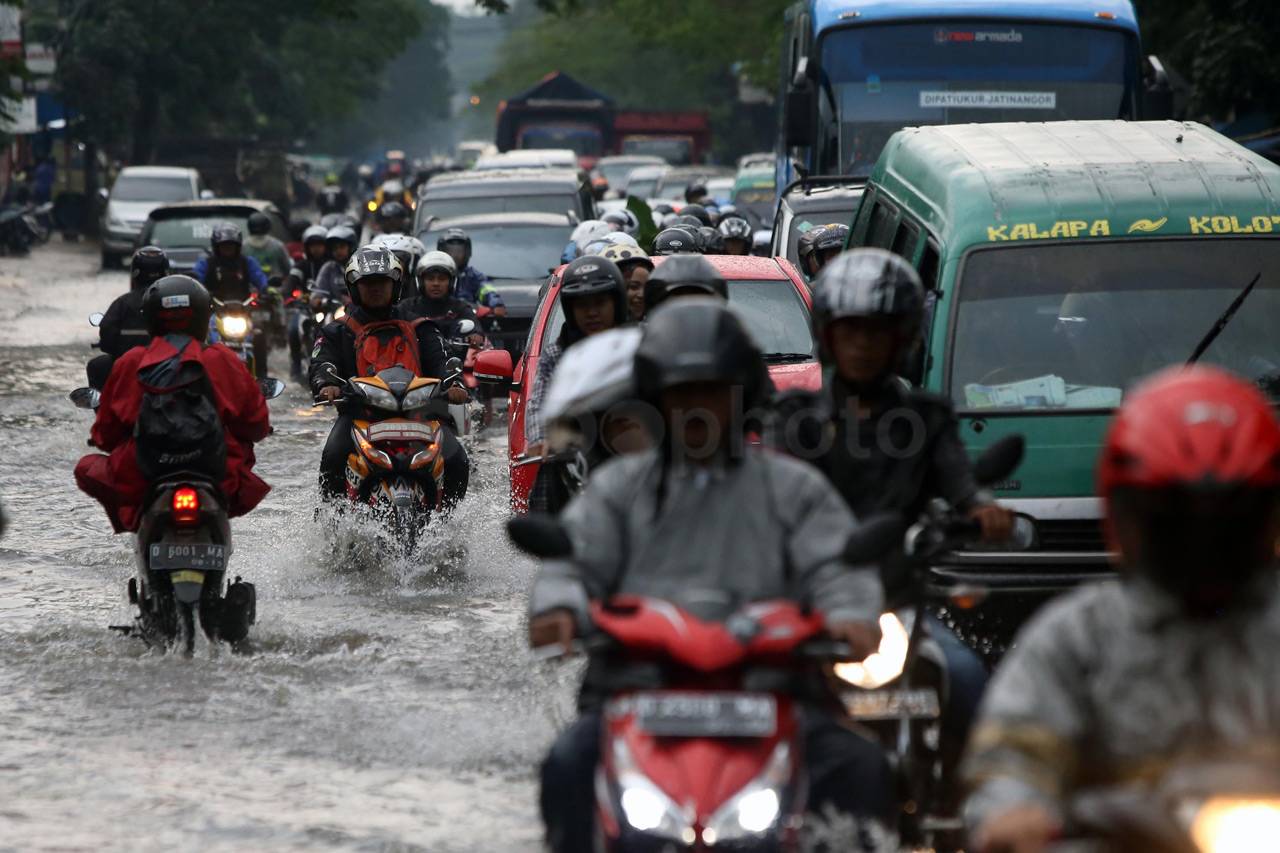 Banjir Genangi Sejumlah...