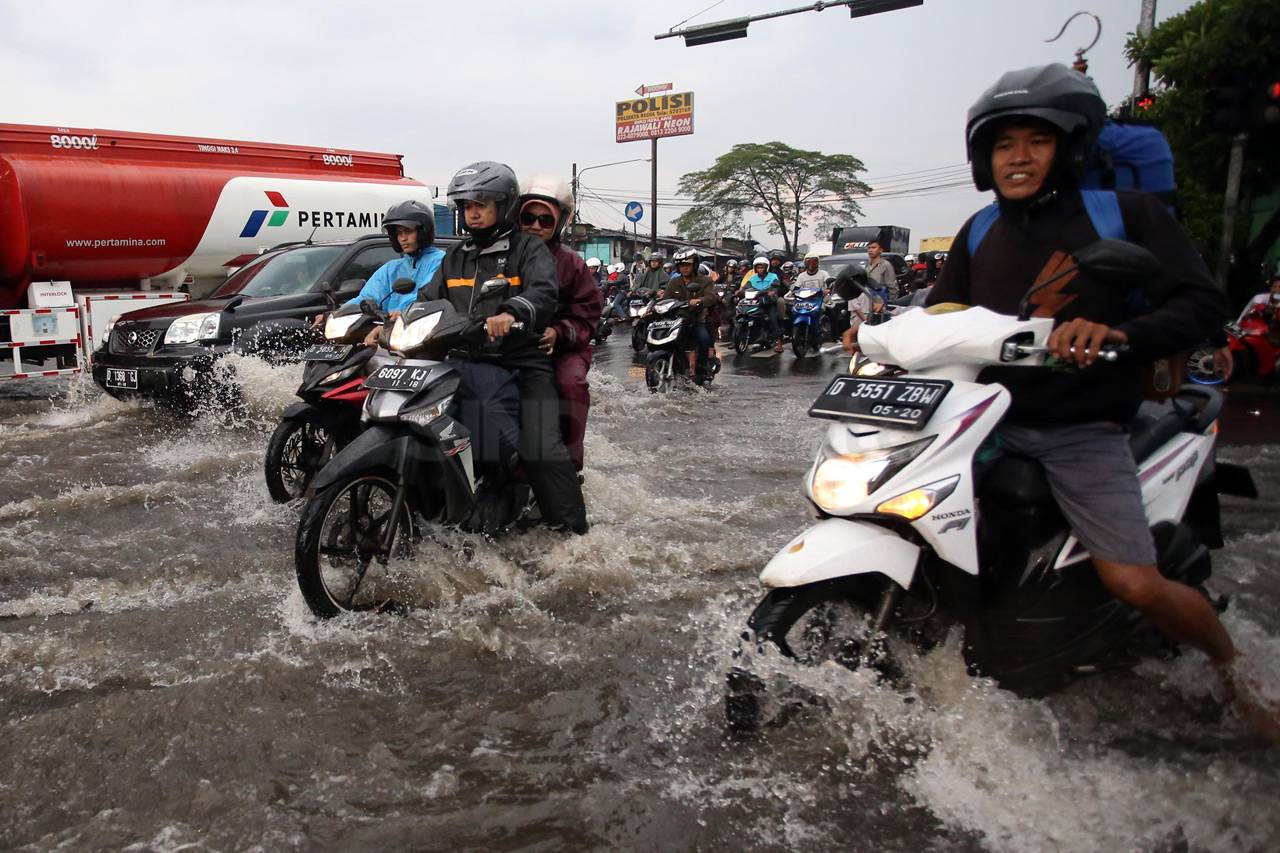 Banjir Genangi Sejumlah...