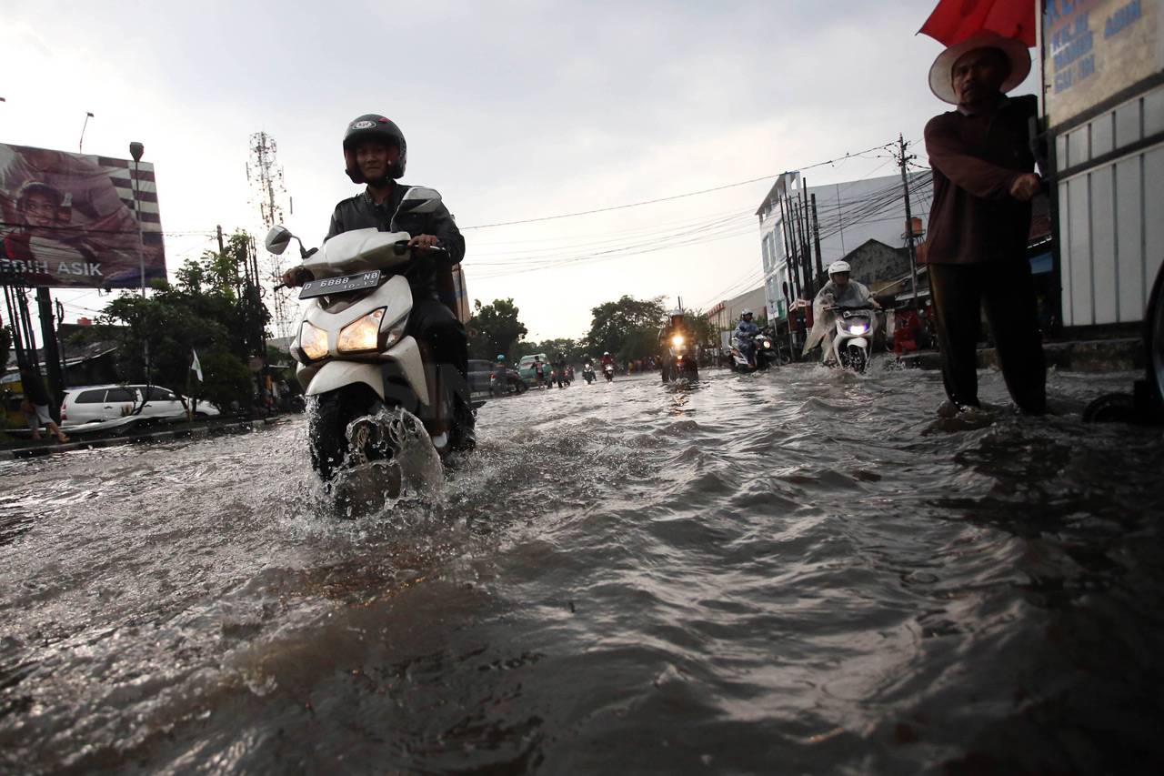 Banjir Genangi Sejumlah...